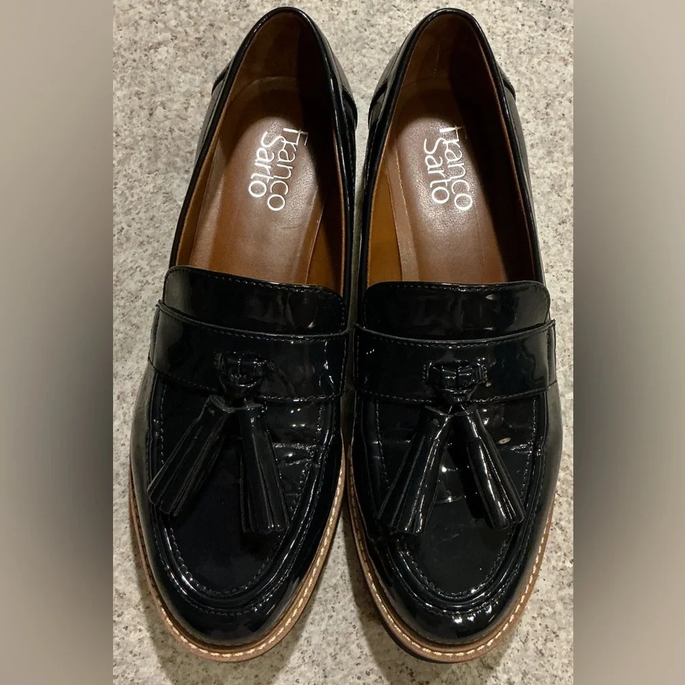 Franco Sarto Carolynn Career Navy Faux Patent Loafer Tassel Accent Preppy SZ 7W